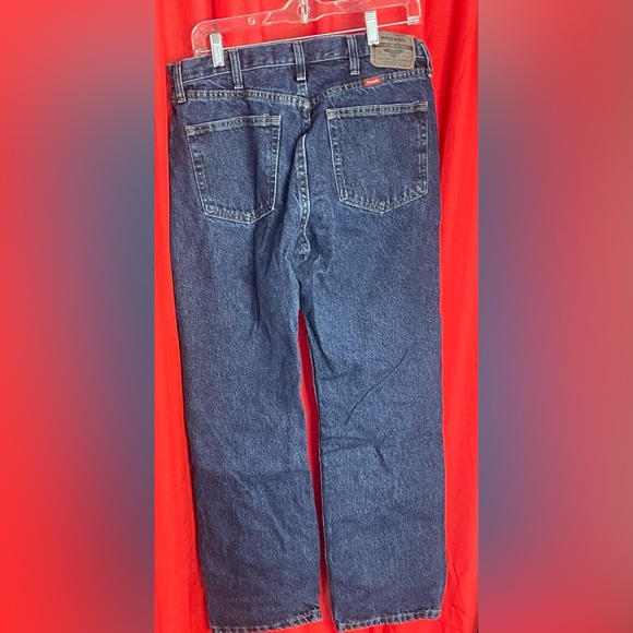 Wrangler Blue Jeans Like New! Size 34 - Picture 2 of 4
